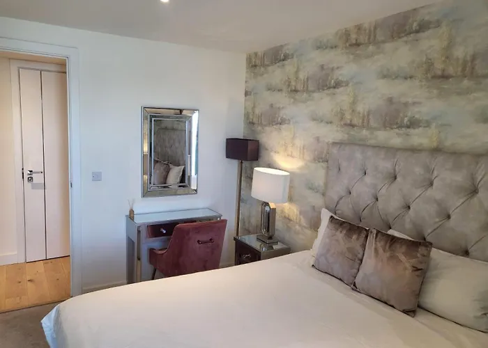 Top Floor Luxury Riverfront Apartment